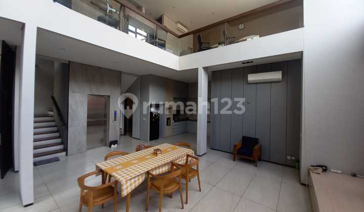 Turun Harga! Rumah 4Lt dengan Lift di Kayu Putih Jakarta Timur 2