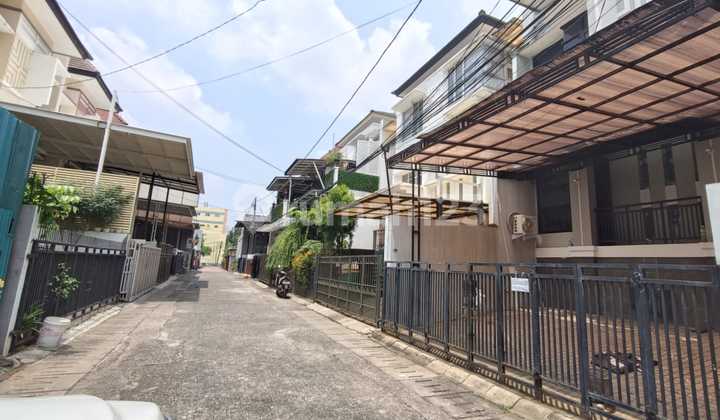For Sale 2.5-Story House with SHM in Melodi Mas, Kelapa Gading, North Jakarta 2