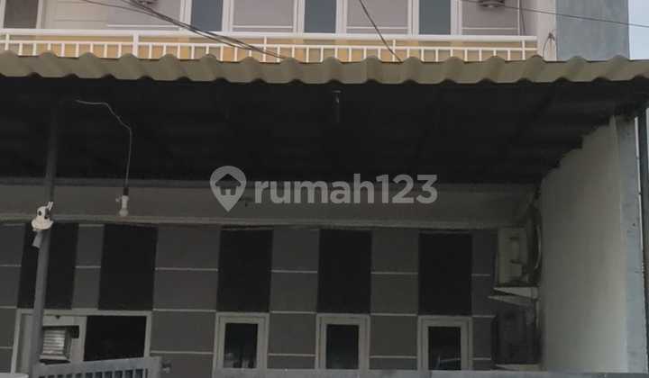 Rumah 3 Lantai Bagus di Kelapa Gading