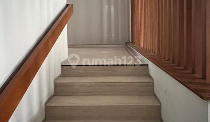 Cantik!! Rumah Lux 3 Lantai Siap Huni Kelapa Gading 2