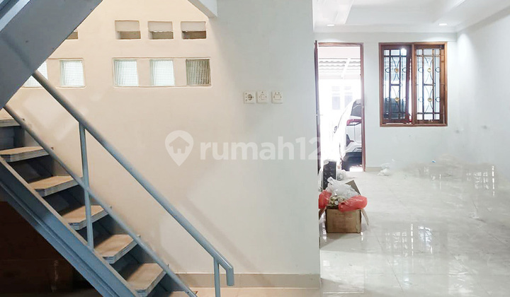 Jual Cepat Rumah Semi Renov Kelapa Gading 1.5 Lantai Kelapa Hibrida 2