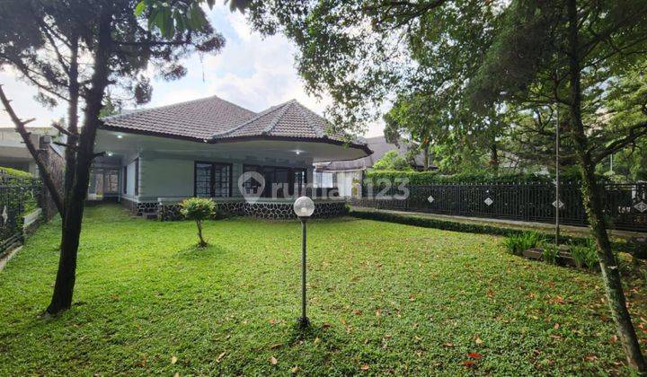 Dijual Rumah belanda siap huni ,terawat di sayap dago. Cocok untuk rumah tinggal , kafe. Udara sejuk. Lokasi strategis ,dekat gedung sate 2