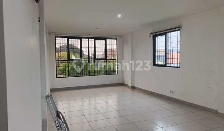 Shop House Near Health Facilities 2 Bedrooms in Tajur