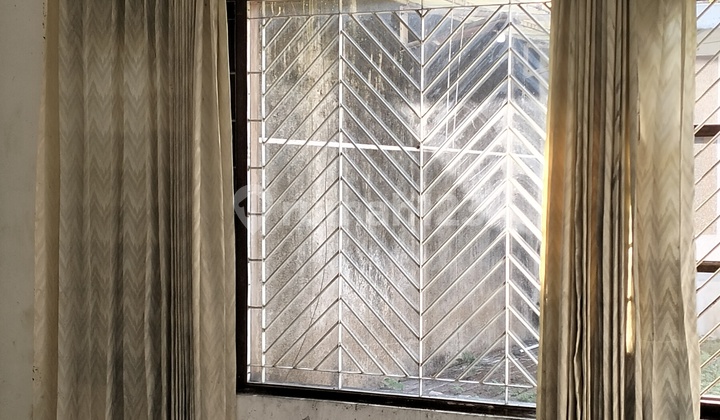 Near School, 1-Story House 2