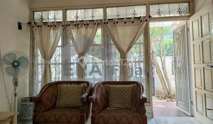 ruang tamu rumah di boulevard kompleks laladon