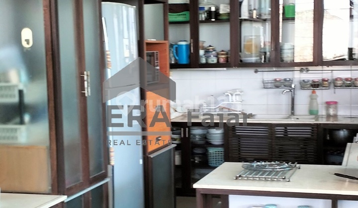 Full Furnished, Rumah Furnished 3 Lantai 