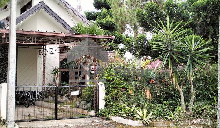 VILA DENGAN TAMAN YANG LUAS DI VILLA SEGAR ALAM CIANJUR 2