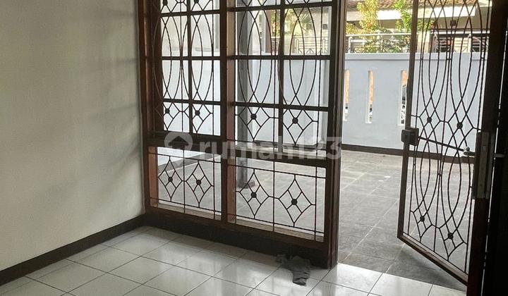 Di Sewakan Rumah Siap Huni di Taman Kopo Indah 1 Di Sewakan Rumah Siap Huni di Taman Kopo Indah 1