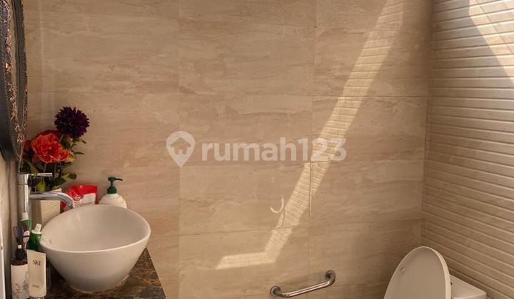 kamar mandi dijual rumah tinggal di taman