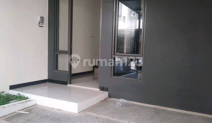 Di Sewakan Rumah Baru 2Lt di Taman Kopo Indah V Di Sewakan Rumah Baru 2Lt di Taman Kopo Indah V