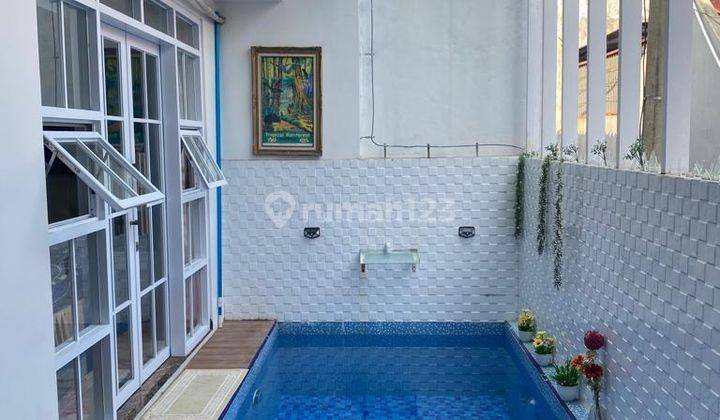 kolam renang dijual rumah tinggal di taman