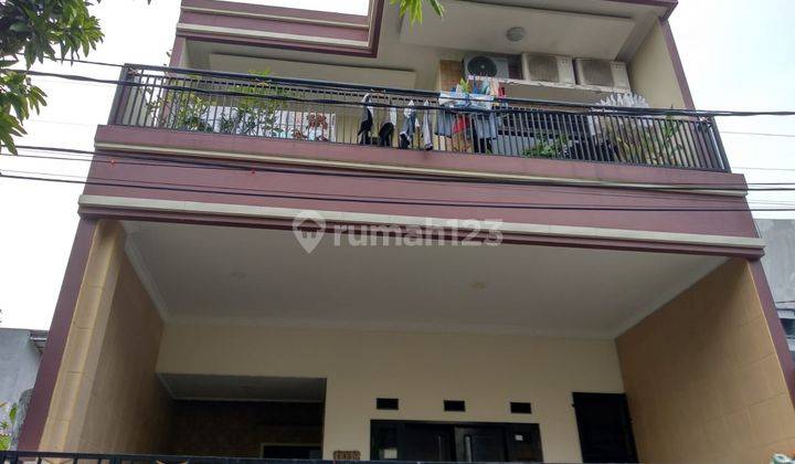 Dijual Rumah 2 Lantai Minimalis di Bulevar Hijau  1