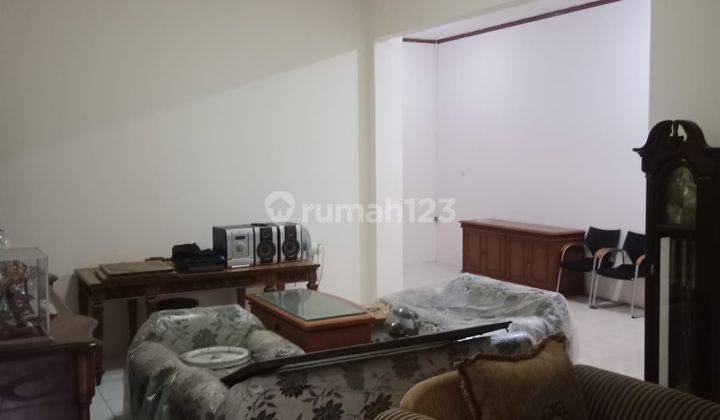 Dijual Rumah 2 Lantai di Menteng Jakarta Pusat  2