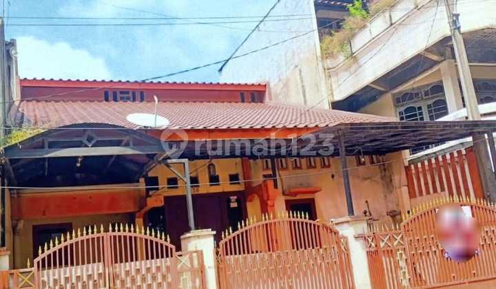 Dijual Rumah 1 1/2 Lantai di Bumi Bekasi Baru Utara