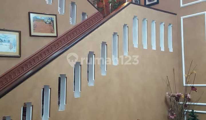 Di Jual Cepat Rumah Cantik Semi Furnished di Perum Citra Indah 2