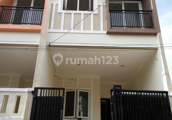 Dijual Cepat Rumah di Sunter Jaya Jakarta Utara