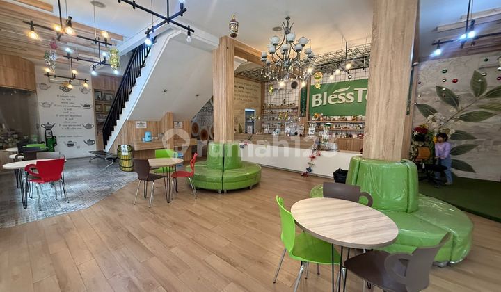 Rarely Available For Sale, 3.5-Story Linked West-South Corner Shophouse, Fully Furnished, Daan Mogot Km4.5, West Jakarta, Excellent Condition Ready to Use, Pau. 2