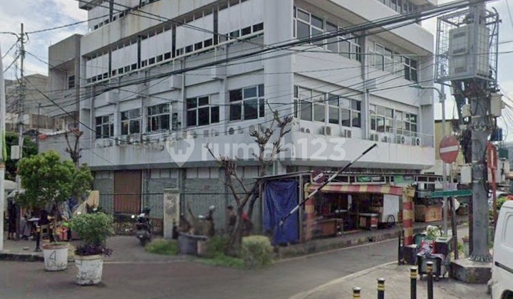 For Sale 4-Story Corner Office Building 978 m2 in Jatinegara, East Jakarta, Prime Location, Ready for Business.