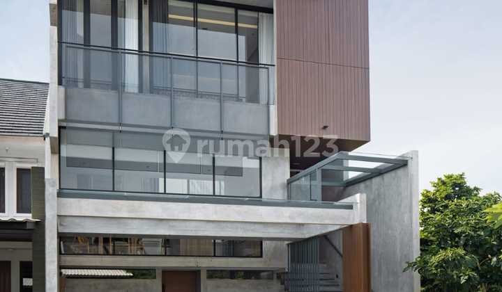 Dijual Rumah 3 Lt sutera Feronia Alam Sutera Tangerang  Semi Furnished , Baru Siap Huni Ann