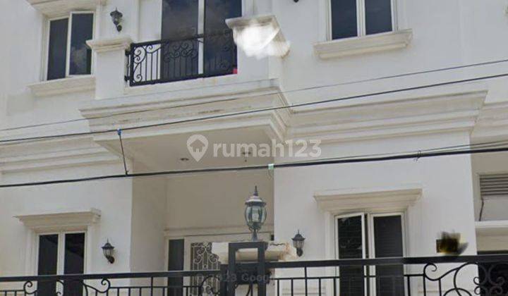 Rumah 2 lantai,model classic,siap huni,semi furnished,lokasi strategis di perumahan taman ratu,duri kepa,Jakarta barat 1