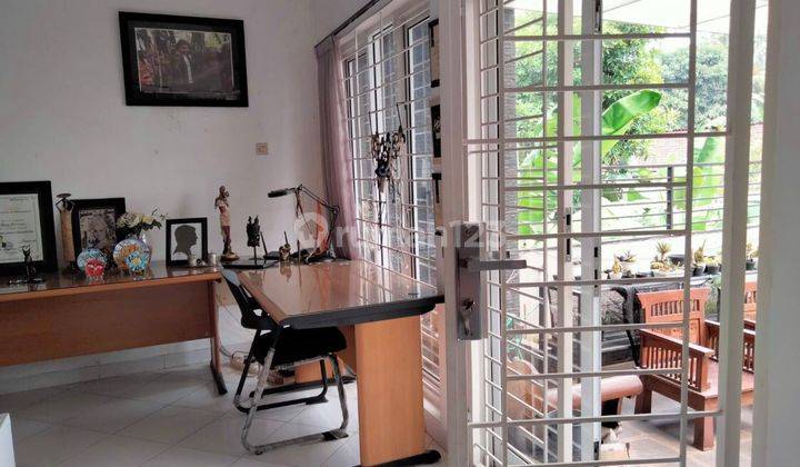 ruang keluarga rumah cluster 2,5 lantai,bebas banjir,termurah