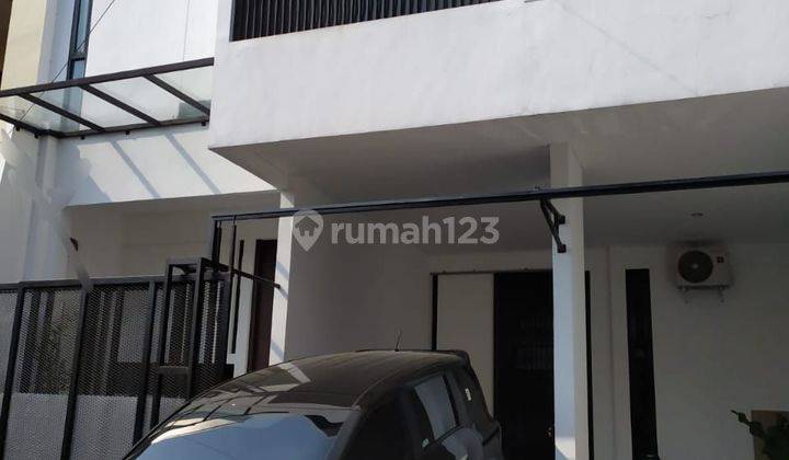 Rumah 2,5 Lantai,semi Furnished,bebas Banjir Di Rawamangun,jakarta Timur 2