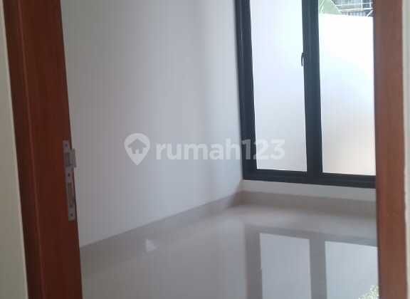Rumah Baru 2 Lantai,Siap Huni,Bebas Banjir di Pondok Kelapa,Duren Sawit,Jakarta Selatan 2
