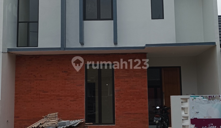 Rumah Cluster 2 Lantai Di Perum Bintang Metropol,nempel Summarecon Bekasi 
