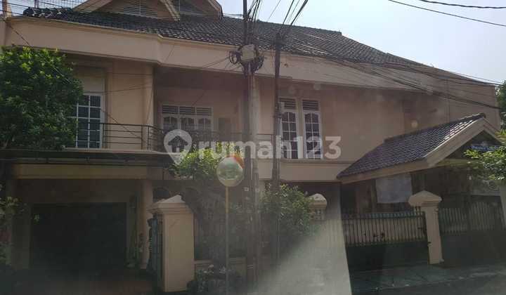 3-Floor Boarding House, Cheap Below Market Price, Furnished: 42 Bedrooms and 11 Bedrooms in Pengadegan, Pancoran, South Jakarta
