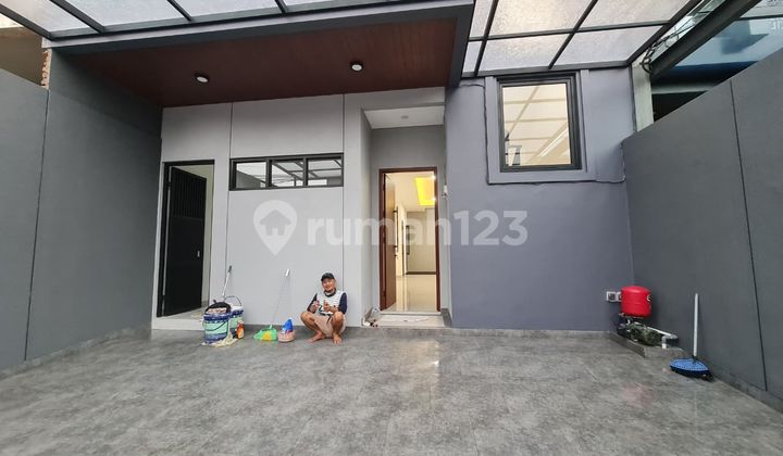 Dijual Cepat 4 Lantai di Kedoya Baru Jakarta 2