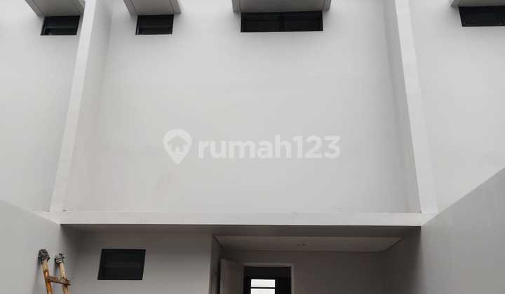 Disewakan Ruko Lavanya Harapan Indah Bekasi