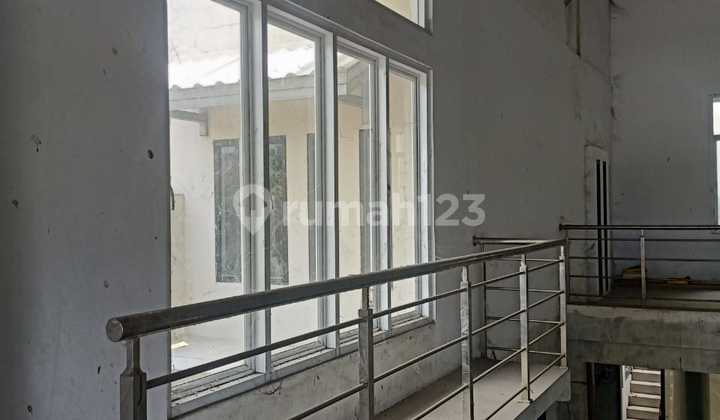 For Rent: House Located by the Roadside, Suitable for Business in Pulogebang. 2