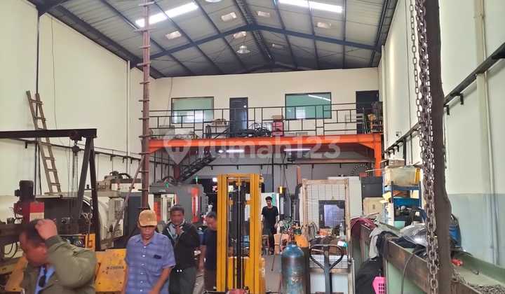 Quick Sale Ready-to-Use Warehouse in Marunda Center