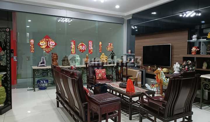 Dijual Cepat Rumah 3 Lantai di Villa Permata Gading