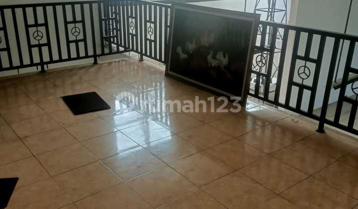 Disewakan Ex Showroom Mobil di Jl Sultan Agung Bekasi