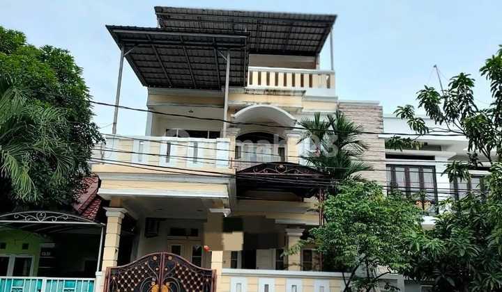 For Rent 2-Story House on Bulevar Hijau Harapan Indah