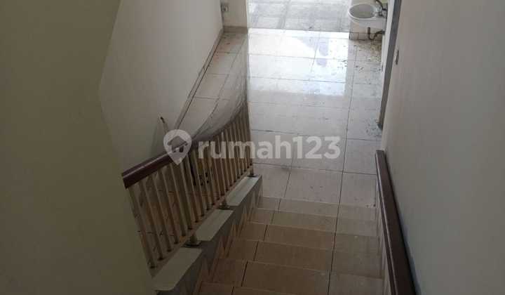 For Rent Luxury Multi-Story House on Heliconia Main Road, Bekasi 2