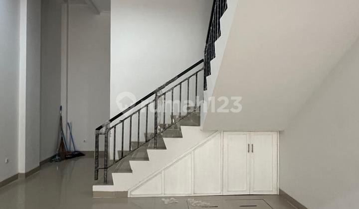 For Rent: Shophouse Sedayu Kelapa Gading, North Jakarta For Rent: Shophouse Sedayu Kelapa Gading, North Jakarta