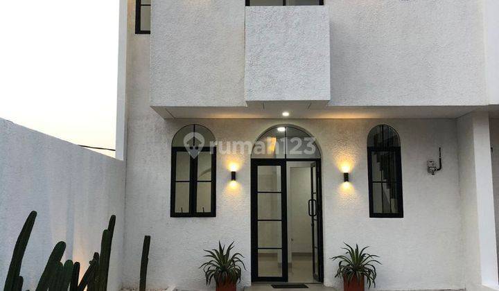 Rumah Baru Desain Modern Spanish Di Cilangkap, Jakarta Timur Aman 1