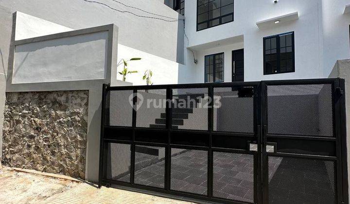 Rumah Baru Modern Ready Type Mezzanin Di Ciracas,bebas Banjir 1