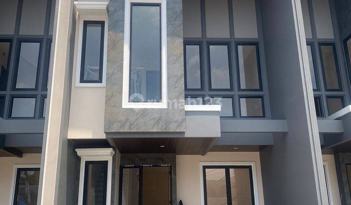 Rumah Exlusif Kontemporer 2.5lt Di Cilangkap,murah Strategis  2