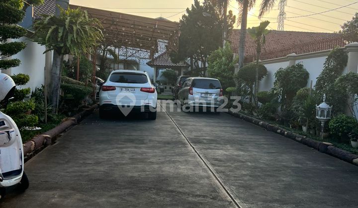 Exclusive Residence Blending Modern Luxury and Traditional Authenticity Exclusive Residence Blending Modern Luxury and Traditional Authenticity