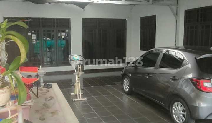 Strategic House by the Main Road Suitable for Residential Business in Cibubur