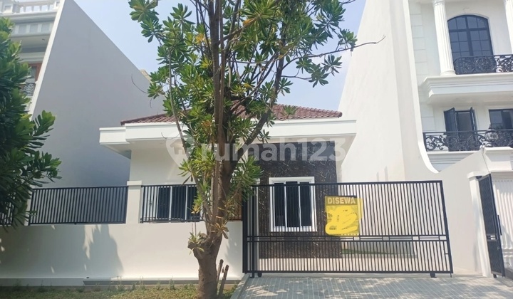 For Rent Katamaran House Pik 560M², Air Conditioned in North Jakarta
