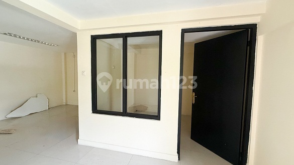 For rent: commercial building in Setiabudi Kuningan, Jalan Kawi Raya, size 480m2, South Jakarta. 2