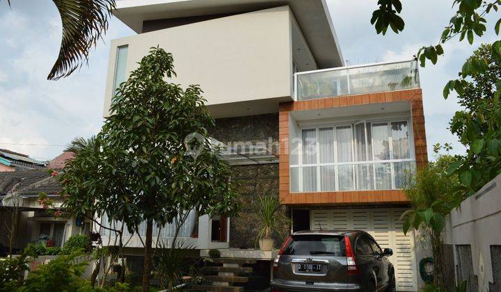 Di Jual Rumah Cantik & Murah Di Jl Neptunus Bandung 1