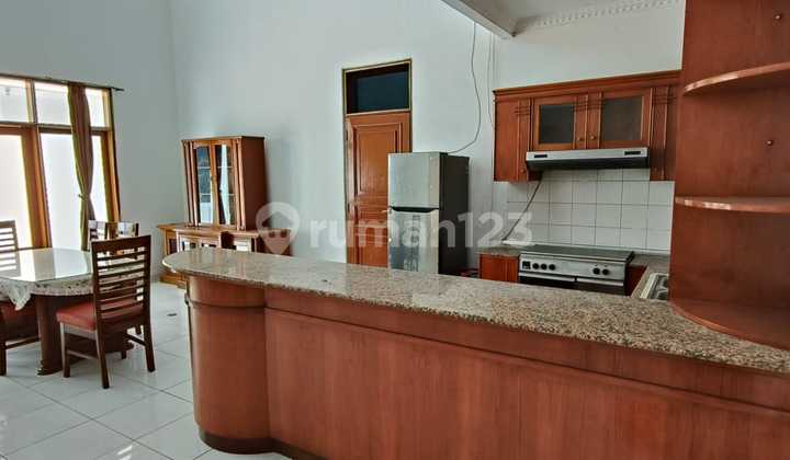 Sewa Rumah Full Furnished Cantik Terawat Bersih 2