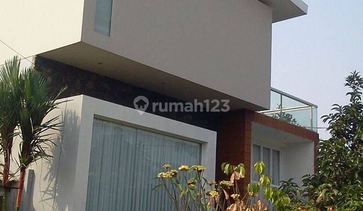 Di Jual Rumah Cantik & Murah Di Jl Neptunus Bandung 2