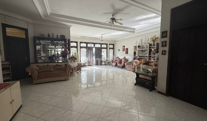 New Darmo West House Near Mayjend Sungkono, Muhammad Street