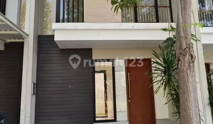 Minimalist House at Northwest Lake Citraland Near Wiyung, Lakarsantri